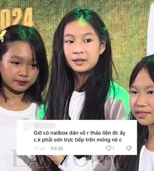 Con gái Lý Hải gây tranh cãi khi xuất hiện ủng hộ phim của bố với bàn tay sơn móng cầu kỳ-4