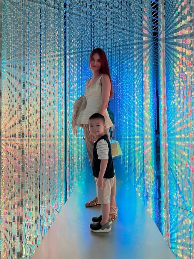 Quý tử Lan Khuê 4 tuổi EQ cao, sống trong biệt thự như cung điện vẫn khen nhà của bạn khi sang chơi-2