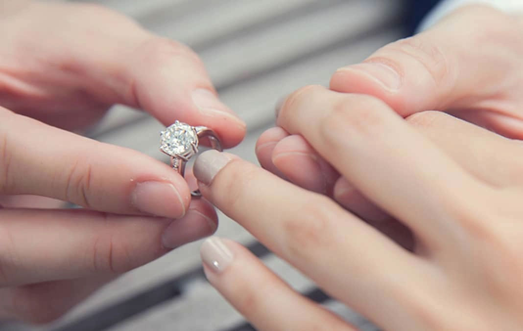 Bạn gái đòi chia tay chỉ vì tôi mua nhẫn cầu hôn không đúng ý-1