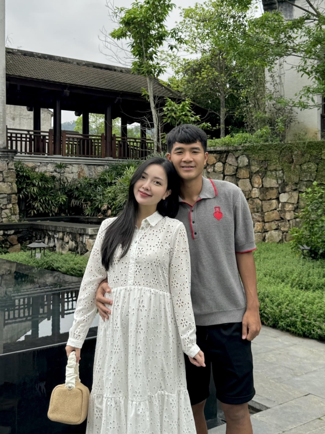 Hà Đức Chinh khoe cận cảnh bụng bầu tròn lẳn của Mai Hà Trang, muốn làm một việc cho con trai Hòa Minzy nhưng bị nữ ca sĩ nói phũ-2