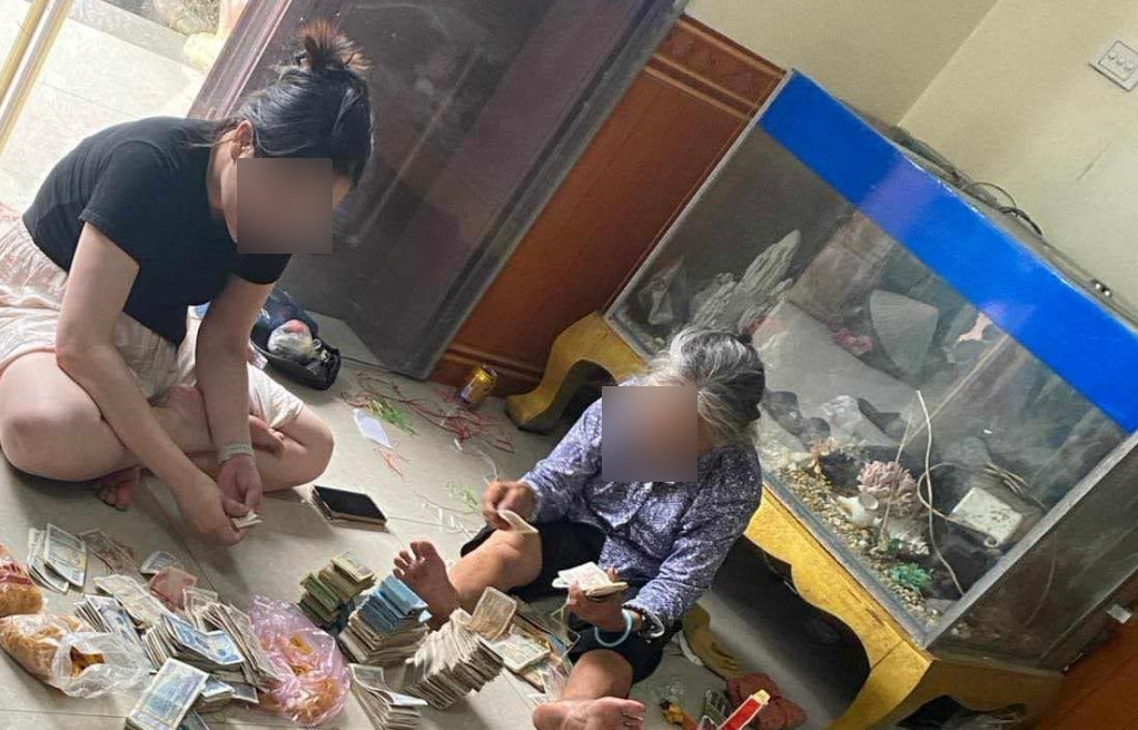 Xôn xao cụ bà ăn xin ở Nam Định có 9 bao tiền, chính quyền địa phương lên tiếng-3