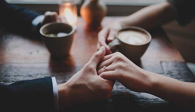 Vợ chồng cùng đi ăn bữa cuối cùng trước khi ly hôn, bỗng nhiên có một cuộc điện thoại: nghe máy xong có quyết định bất ngờ-2