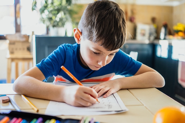 Đứa trẻ được cha mẹ dạy dỗ đúng cách sẽ có 5 dấu hiệu điển hình-3