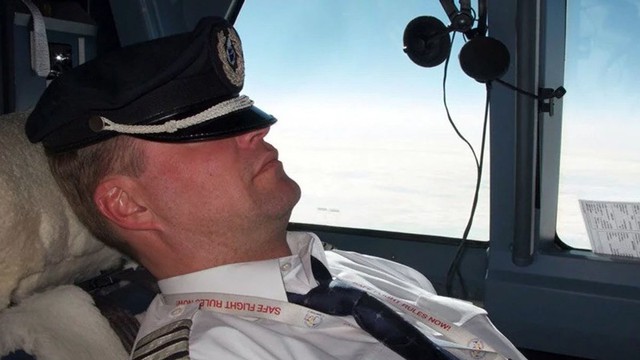 Tại sao phi công có thể thoải mái ngủ trong khi máy bay đang chở đầy hành khách?-2