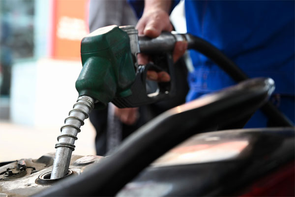 Giá xăng trong nước có khả năng giảm tiếp-1
