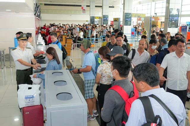 Giá vé máy bay tăng cao, tại sao kiểm tra không phát hiện vi phạm?-1