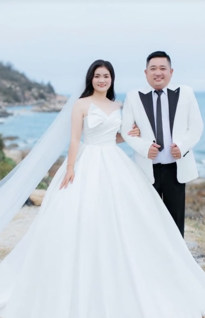 Phùng Ngọc - Thằng Cò phim Đất Phương Nam cưới vợ lần 2 kém 10 tuổi-1