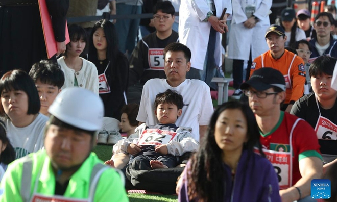 Cuộc thi ngồi đờ đẫn tại Hàn Quốc khiến nhiều người cười ra nước mắt, suốt 10 năm vẫn gây sốt vì một lý do-6
