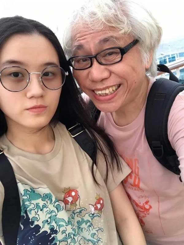 Người vợ kém 40 tuổi điên loạn, lang thang đầu đường xó chợ vì tiêu sạch 38 tỷ tiền thừa kế từ chồng nhạc sĩ quá cố-1