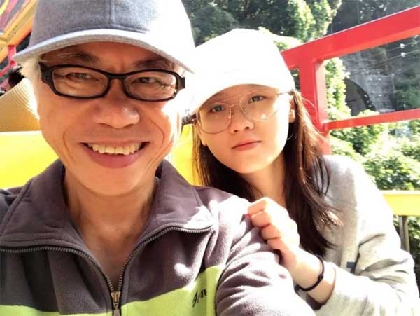 Người vợ kém 40 tuổi điên loạn, lang thang đầu đường xó chợ vì tiêu sạch 38 tỷ tiền thừa kế từ chồng nhạc sĩ quá cố-4