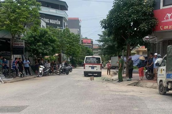Hà Nội: Phát hiện thi thể nghi là nữ sinh dưới chân tòa nhà cao tầng
