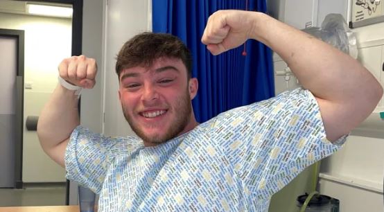 Liệt nửa người sau khi phát hiện u não, nam thanh niên 23 tuổi hối hận vì đã bỏ qua 3 dấu hiệu-3