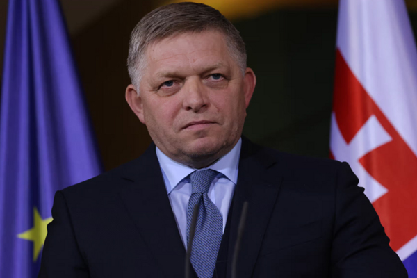 Máy bay riêng của ông Trump va chạm máy bay khác ở sân bay-2