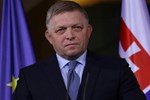 Thủ tướng Slovakia bị bắn