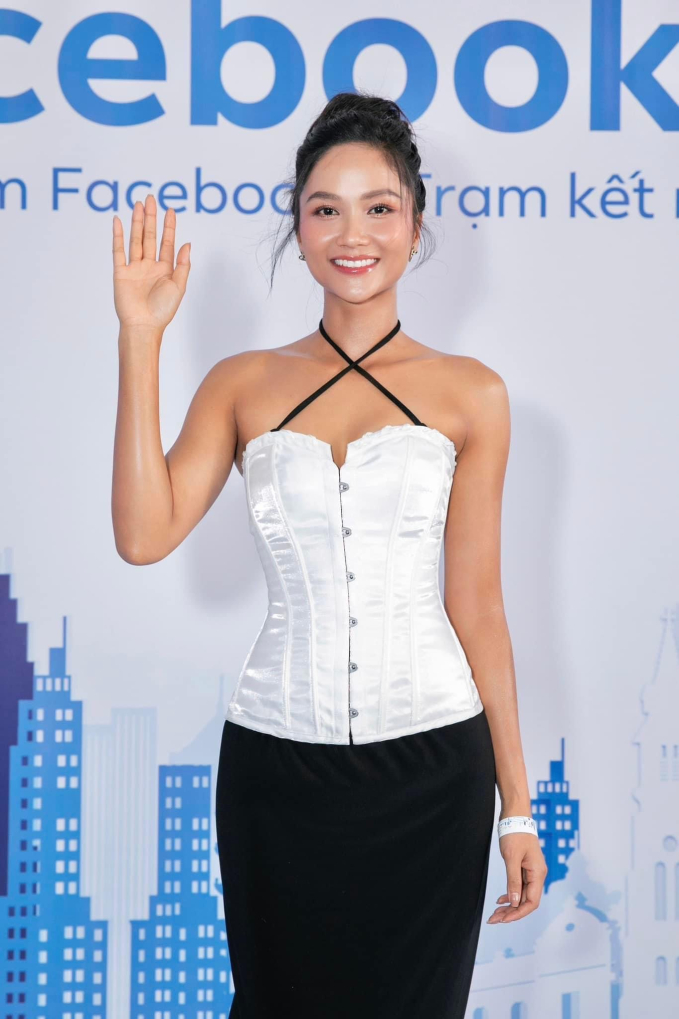 Bạn trai nhiếp ảnh để lộ hint sắp kết hôn với Hoa hậu HHen Niê-6