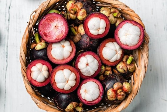 Bí quyết bóc vỏ măng cụt 
