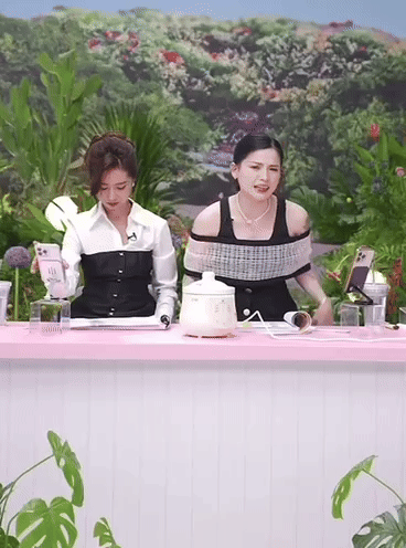 Võ Hà Linh livestream chốt đơn với lượng mắt xem khủng nhưng khách hàng liên tục la ó vì lỗi, cú quát nhân viên xối xả gây sốc-1