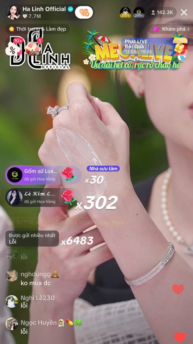 Võ Hà Linh livestream chốt đơn với lượng mắt xem khủng nhưng khách hàng liên tục la ó vì lỗi, cú quát nhân viên xối xả gây sốc-3