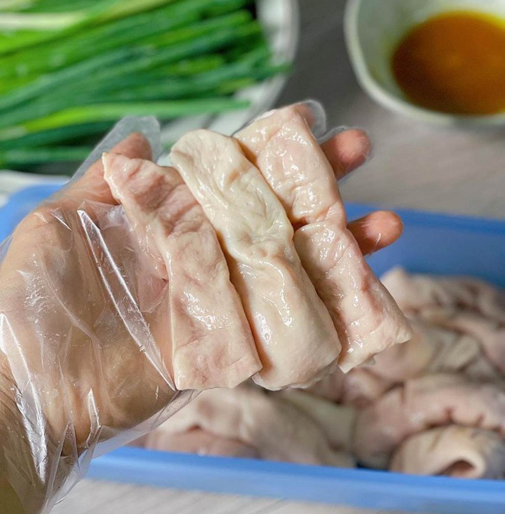 Cách làm khấu đuôi nhồi hành lá nướng thơm lừng, béo ngậy cho ông xã lai rai ngon đã miệng-3