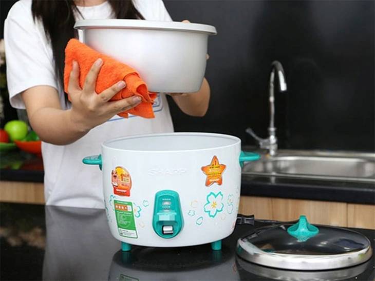 Rửa nồi cơm điện mà ngâm với nước thì mới chỉ làm đúng 1 nửa: Việc đơn giản nhưng nhiều người chủ quan-4