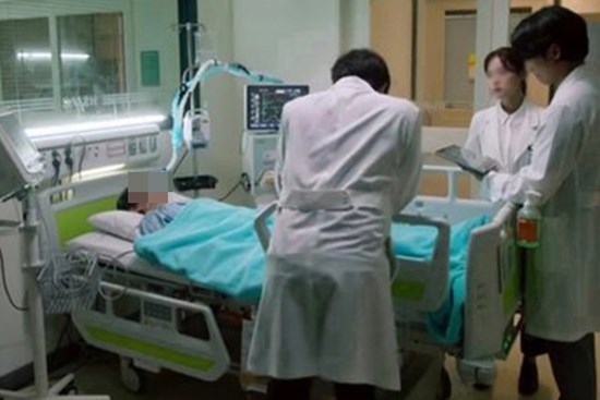 Tiếc rẻ 2 món ăn thừa để qua đêm trong tủ lạnh, chàng trai trả giá bằng 10 ngày nằm viện nguy kịch