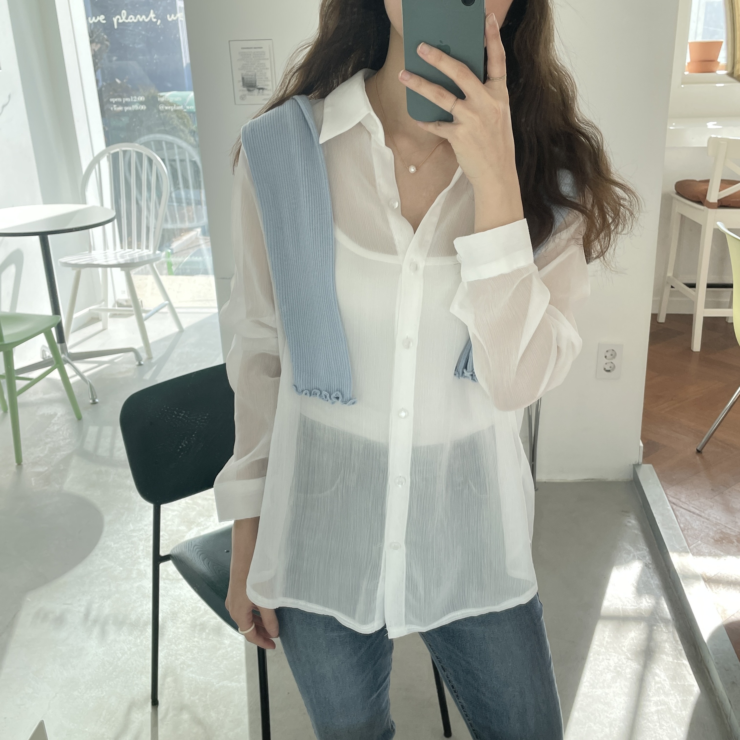 5 công thức diện đẹp áo sơ mi voan mỏng cả khi đi làm lẫn đi chơi-9