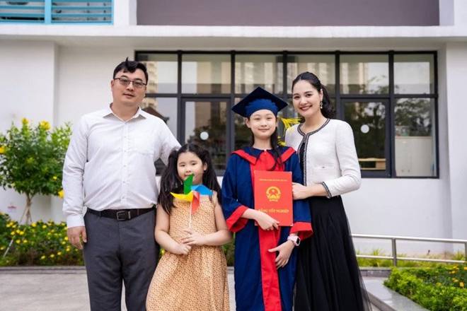 2 con gái vừa xinh xắn vừa đáng yêu, học giỏi của Hoa hậu Hương Giang và chồng Trung Quốc-1