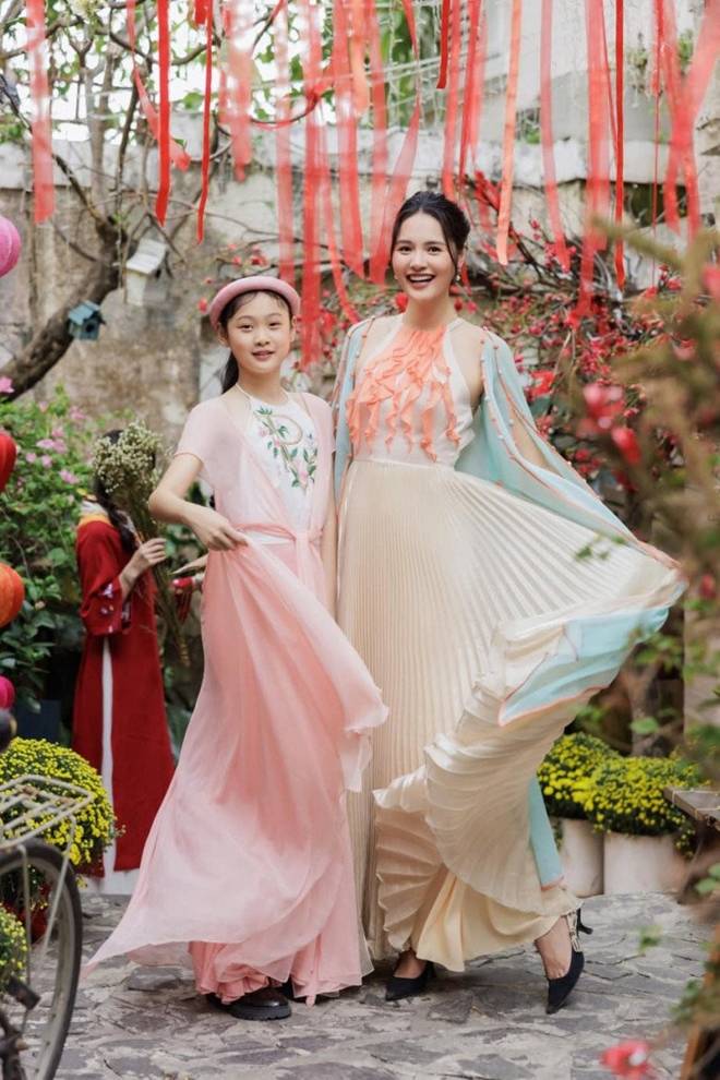 2 con gái vừa xinh xắn vừa đáng yêu, học giỏi của Hoa hậu Hương Giang và chồng Trung Quốc-6