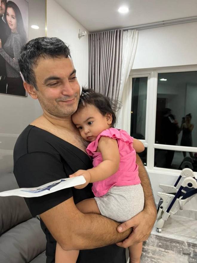 Con gái Võ Hạ Trâm giãy khóc muốn được bố Ấn Độ sinh ra chứ không phải mẹ-4