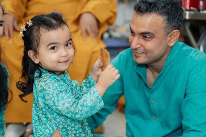 Con gái Võ Hạ Trâm giãy khóc muốn được bố Ấn Độ sinh ra chứ không phải mẹ-6