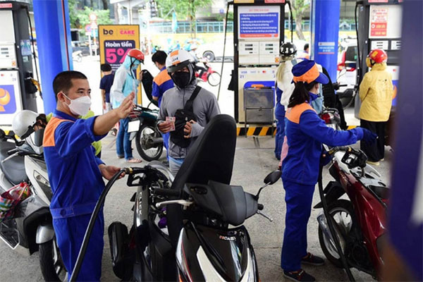 Giá xăng lao dốc, RON 95 giảm còn hơn 23.000 đồng/lít-1