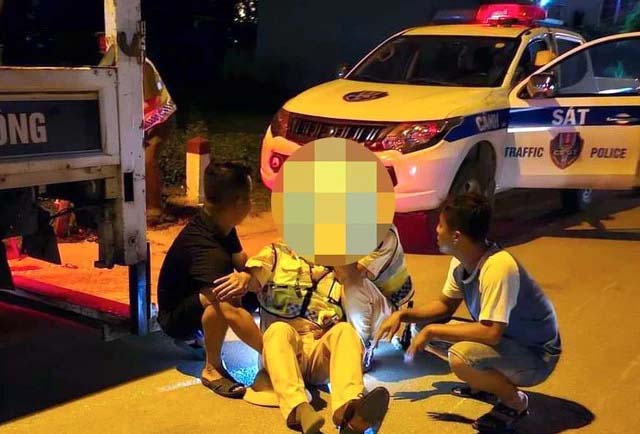 Nam thanh niên lao xe máy, tông gãy chân trung tá CSGT-1