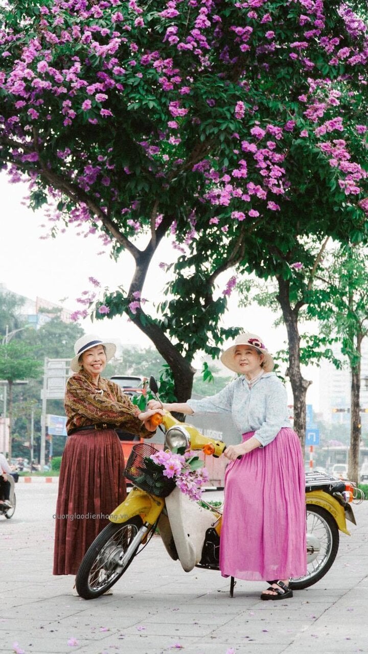 Dân mạng đua nhau thả tim bộ ảnh bằng lăng của 2 cụ bà ở viện dưỡng lão-3
