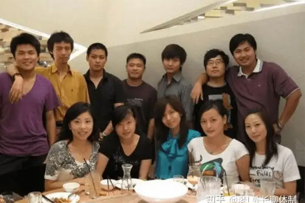 Sinh 7 con trong 5 năm, ông bố ở Hà Nội hài hước kể chuyện điểm danh mỗi tối-5