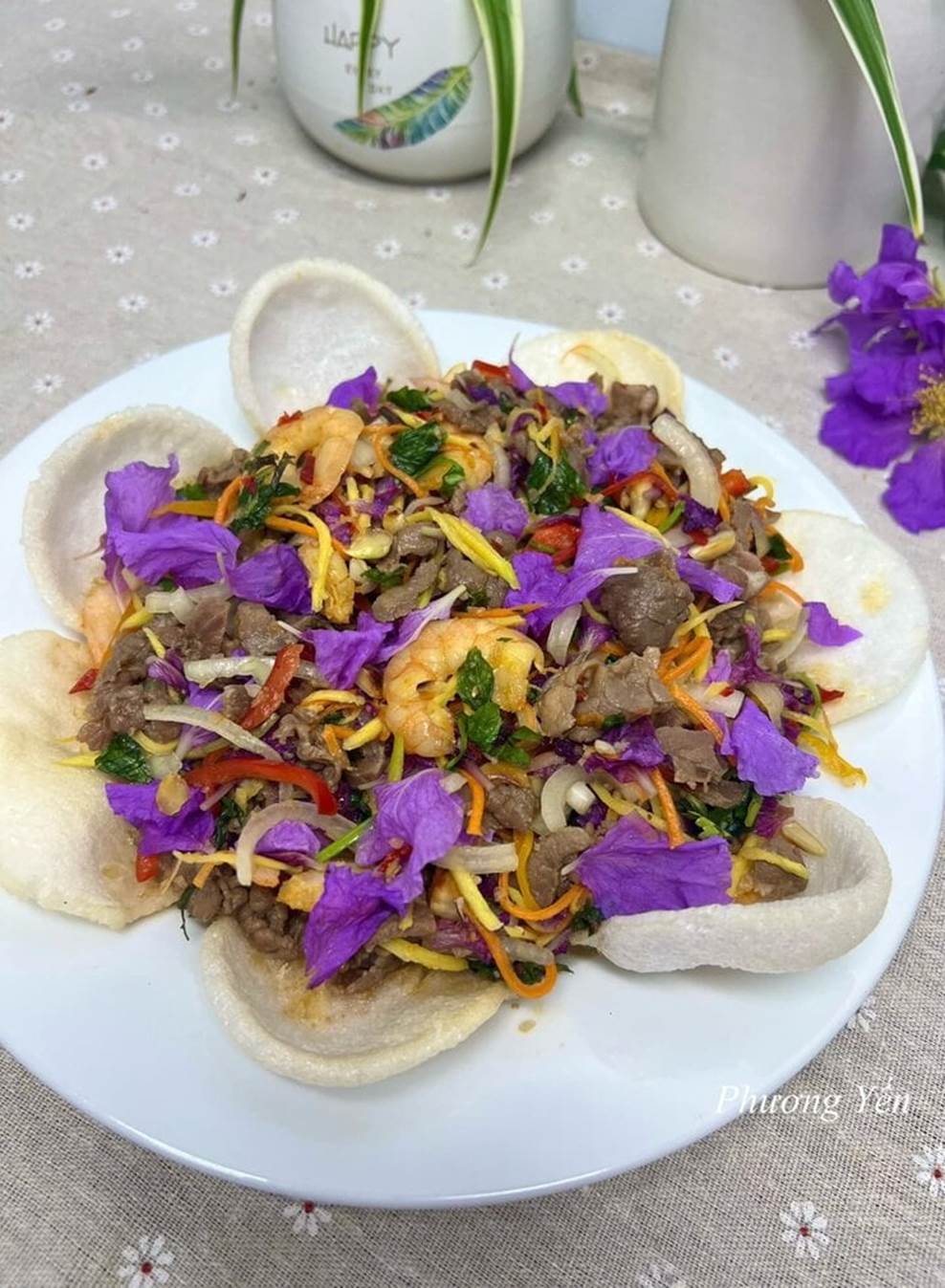 Món gỏi hoa bằng lăng của người phụ nữ Hà Nội gây sốt mạng-4