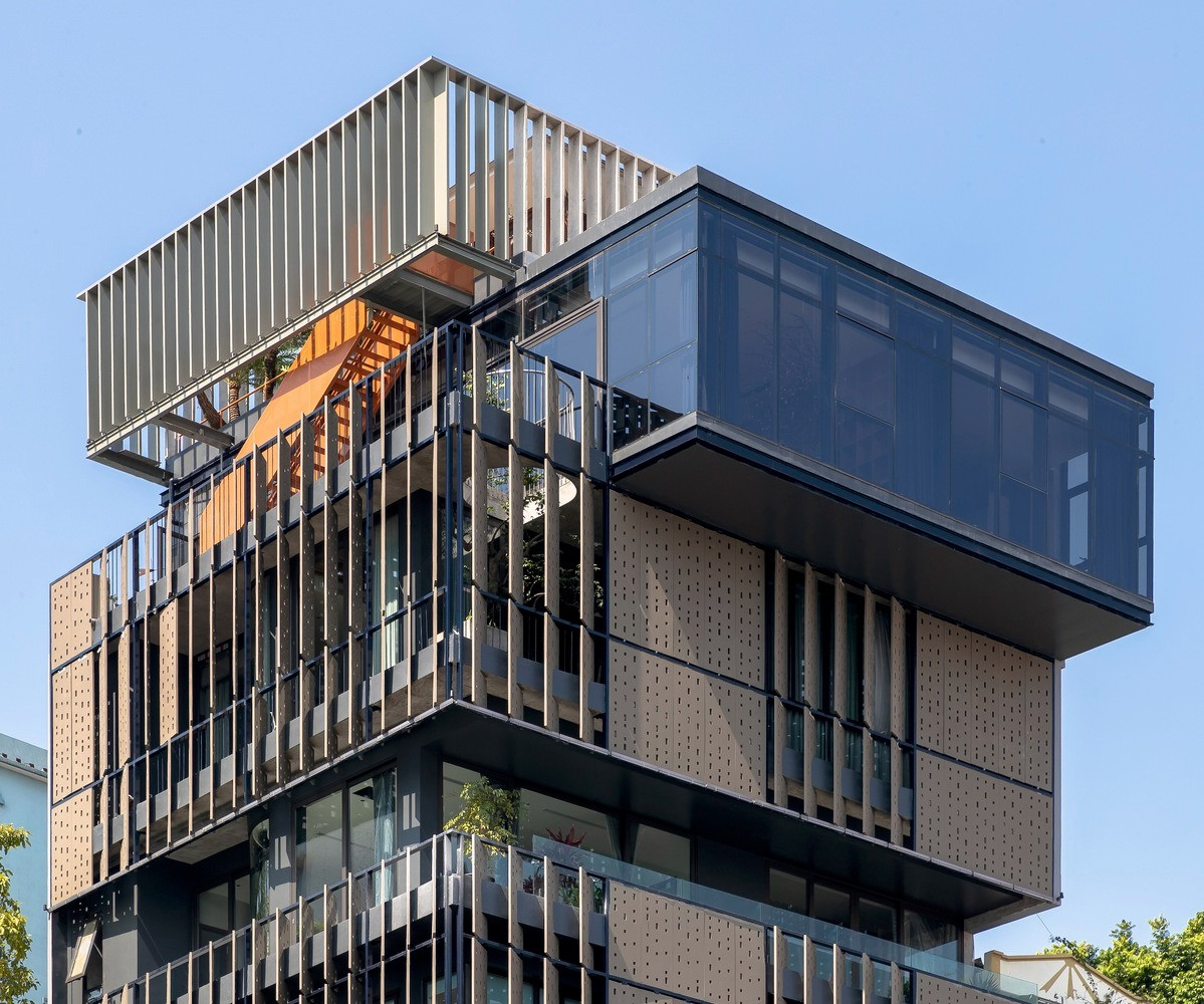 Tường hai lớp độc đáo giúp ngôi nhà tại Hạ Long đương đầu với nắng gió miền biển-2