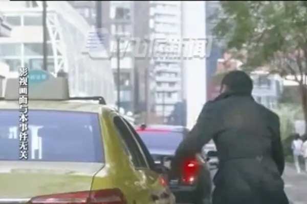 Không chịu trả sính lễ tiền tỷ sau khi bạn trai hủy hôn, cô dâu hụt bị tạm giữ-2