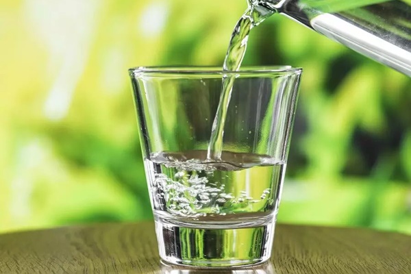 Uống nước lọc sai cách cũng gây ngộ độc-1