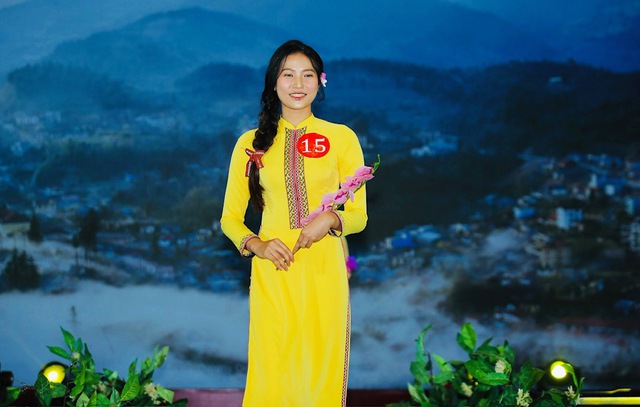 Hoa khôi bóng chuyền 22 tuổi: Chân dài miên man, gương mặt giống Hương Tràm-1