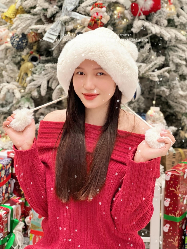 Hoa khôi bóng chuyền 22 tuổi: Chân dài miên man, gương mặt giống Hương Tràm-12