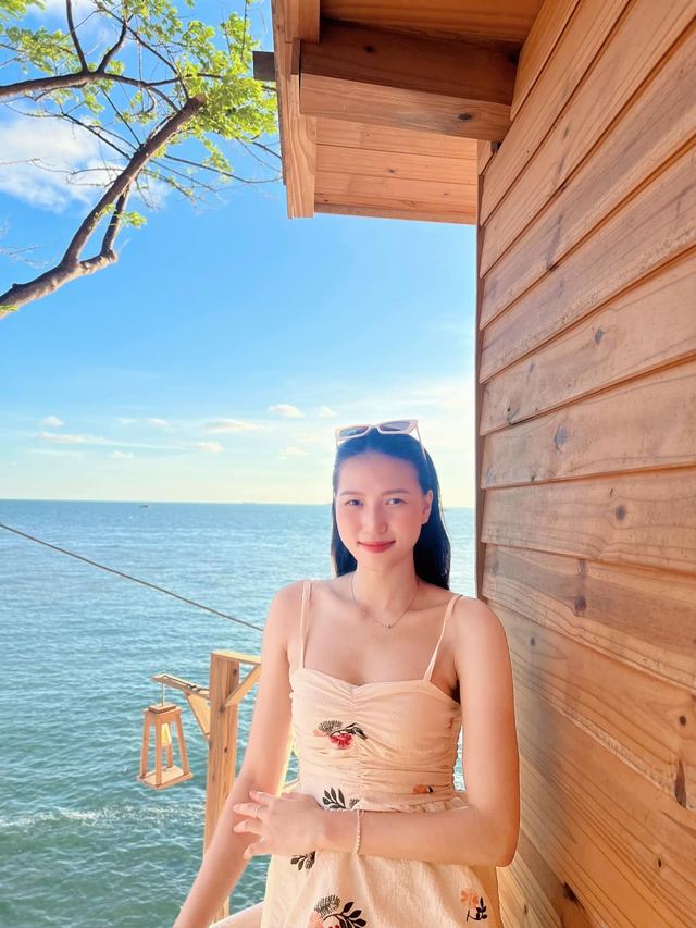 Hoa khôi bóng chuyền 22 tuổi: Chân dài miên man, gương mặt giống Hương Tràm-5