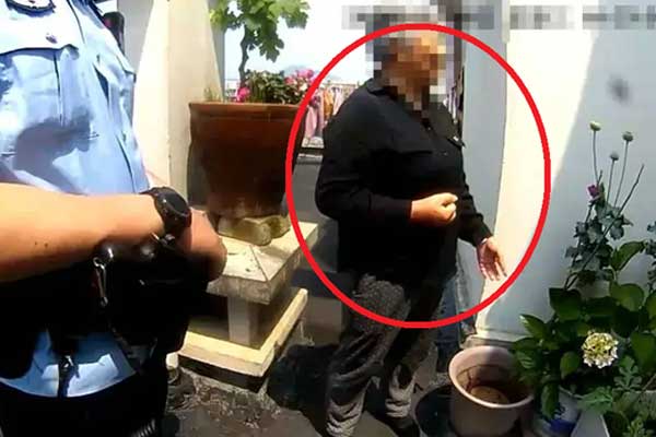 Cặp đôi kéo cả nhà đi ăn hàng, gọi món đắt tiền, hành động sau đó gây phẫn nộ-4