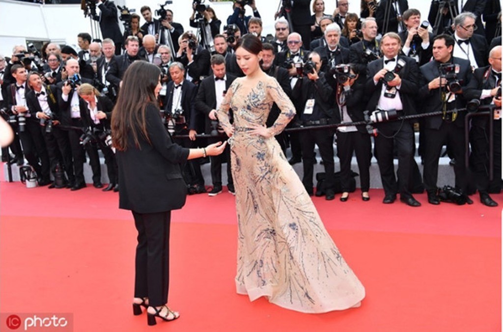 Muối mặt vì bị đuổi khéo khỏi thảm đỏ Cannes-2