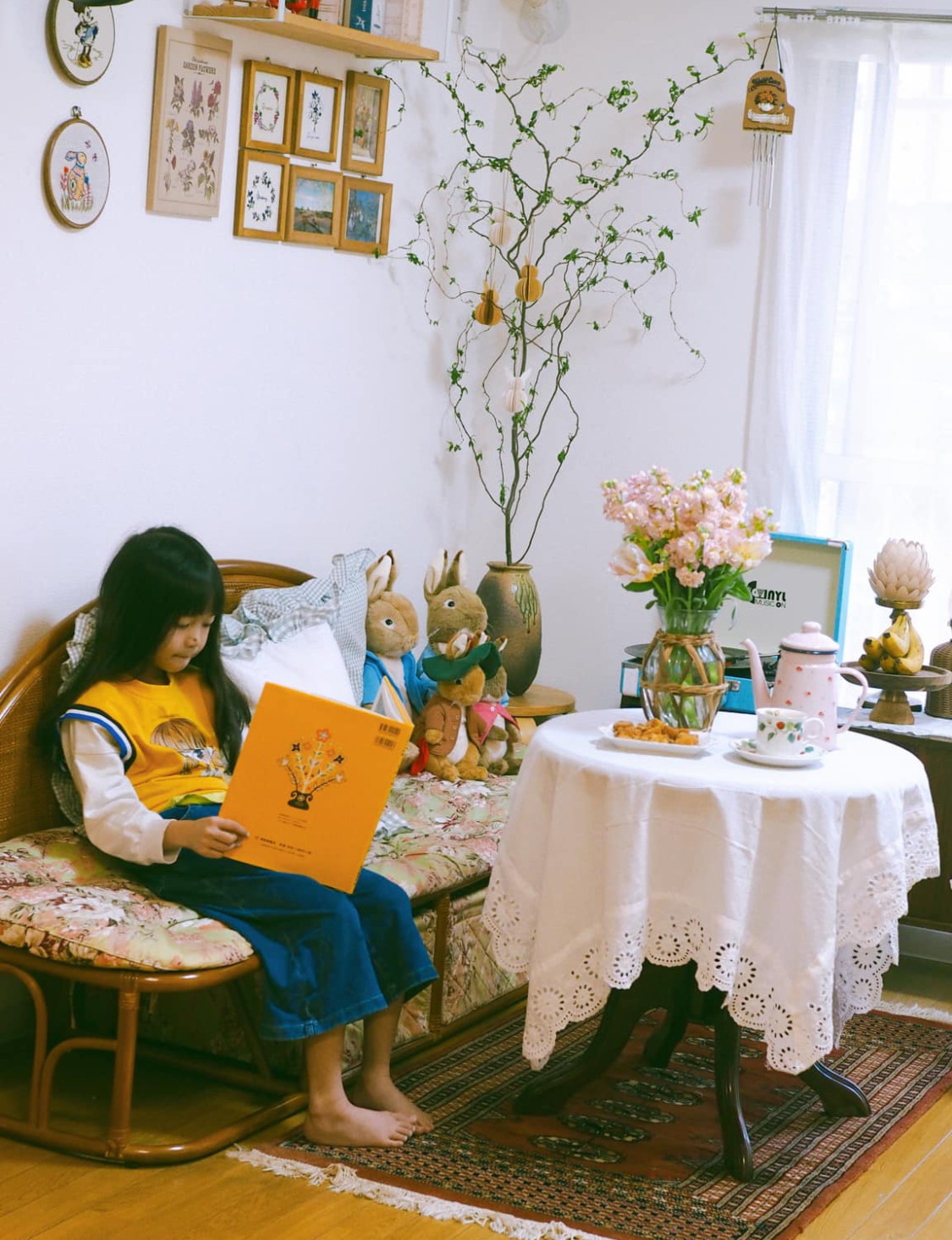 Bà mẹ lực điền tự tay đóng đồ gỗ, trang trí ngôi nhà đẹp như cổ tích-1