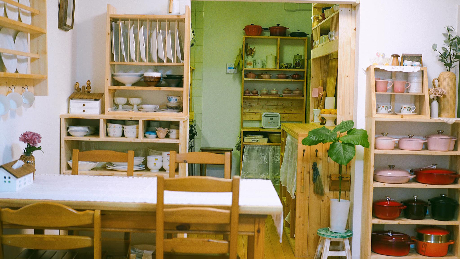 Bà mẹ lực điền tự tay đóng đồ gỗ, trang trí ngôi nhà đẹp như cổ tích-7