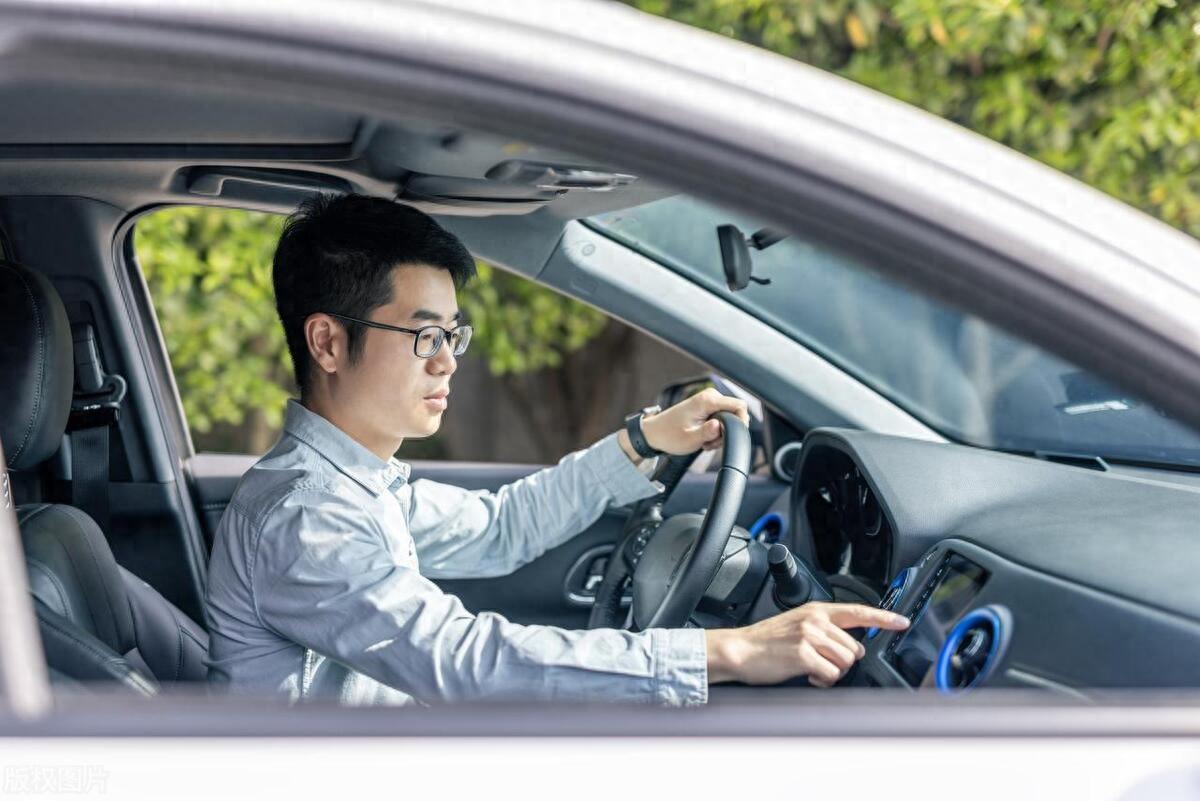 Thanh niên 35 tuổi lái xe hơi giá 1 tỷ đồng về quê, vừa đến ngõ đã bị mắng té tát: Có lớn mà chẳng có khôn!-1