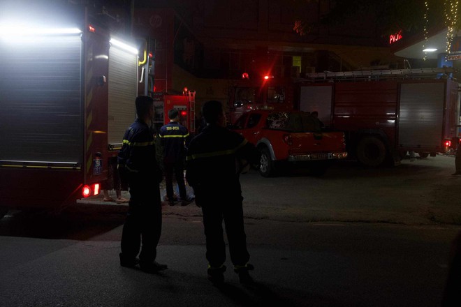 Thông tin vụ cháy ở Đường Láng khiến diễn viên Bình An cùng nhiều người mắc kẹt, phải leo mái nhà chờ ứng cứu-3