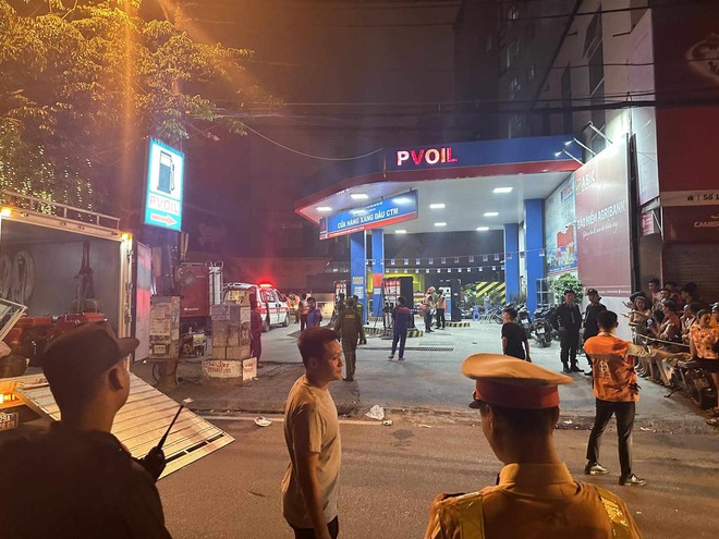 Thông tin vụ cháy ở Đường Láng khiến diễn viên Bình An cùng nhiều người mắc kẹt, phải leo mái nhà chờ ứng cứu-4