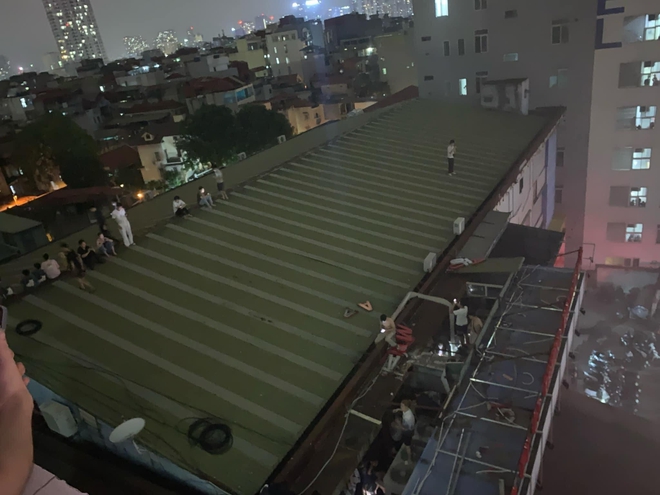 Thông tin vụ cháy ở Đường Láng khiến diễn viên Bình An cùng nhiều người mắc kẹt, phải leo mái nhà chờ ứng cứu-8