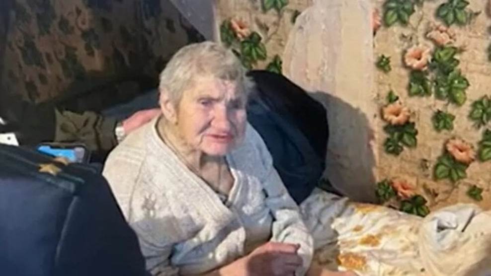 Giải cứu cụ bà 96 tuổi bị hàng xóm trói vào giường 15 năm để cướp tiền trợ cấp-1